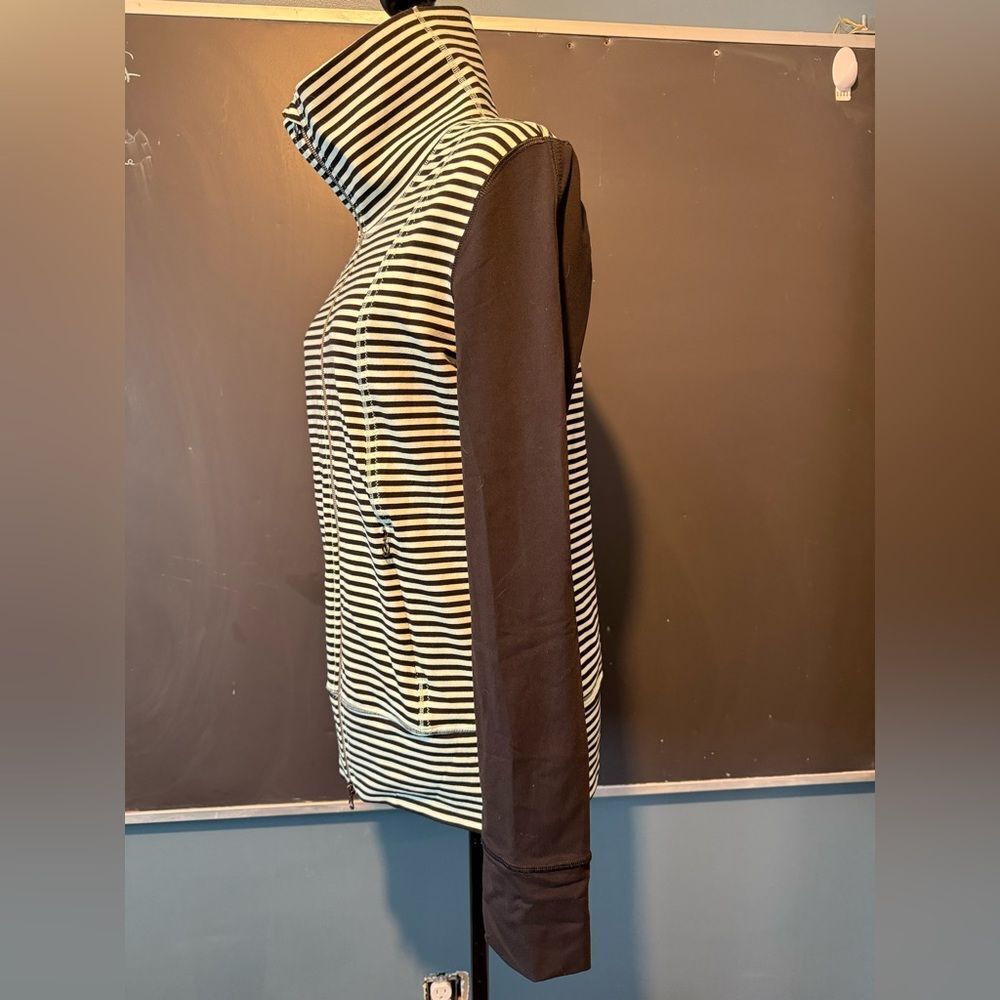🩶Lululemon InStride Jacket – Size 8 🩶 - Picture 3 of 8
